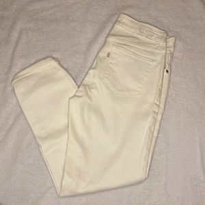 Levi’s white capris